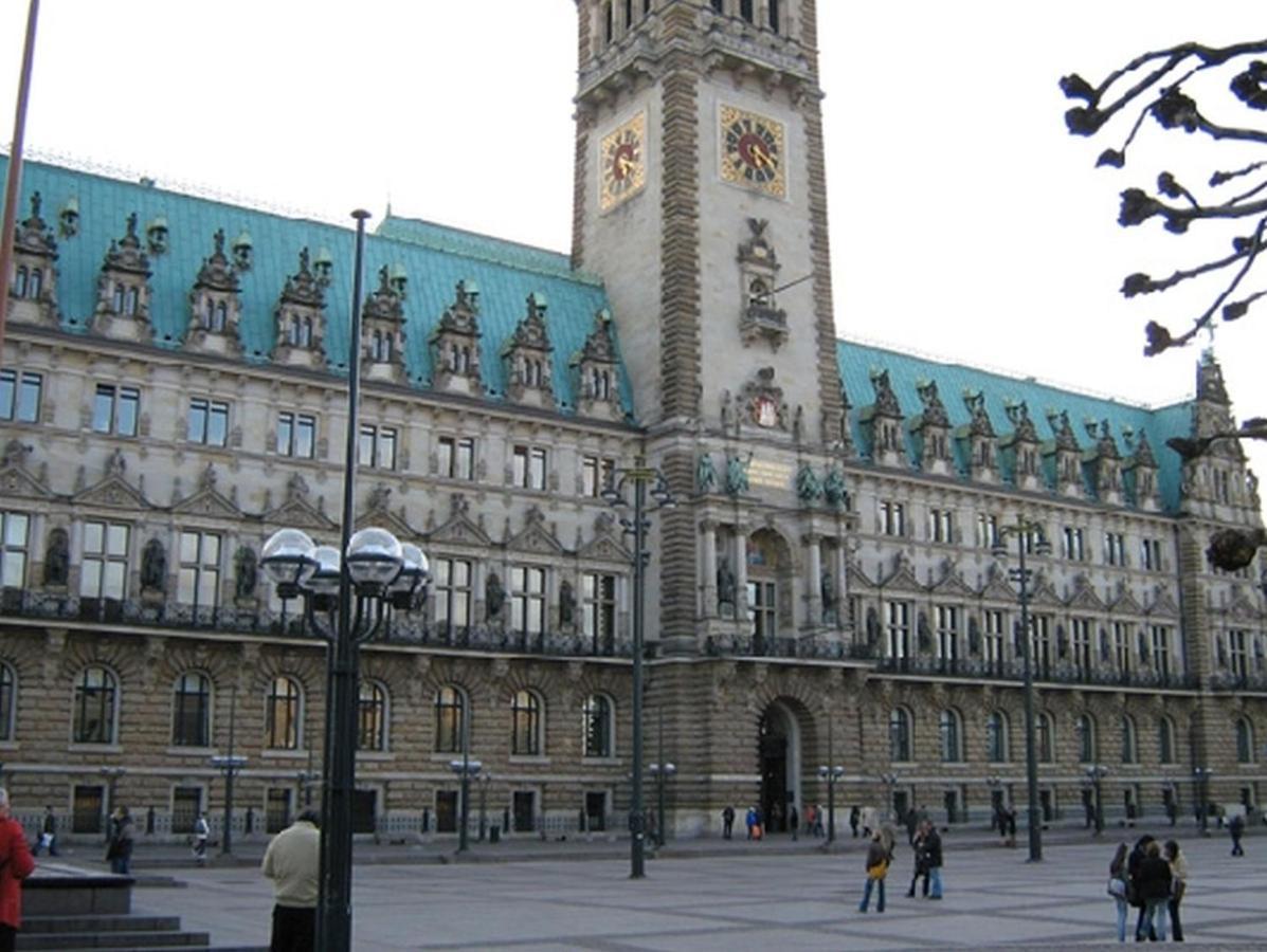Pension Am Rathaus Hamburg Exterior photo